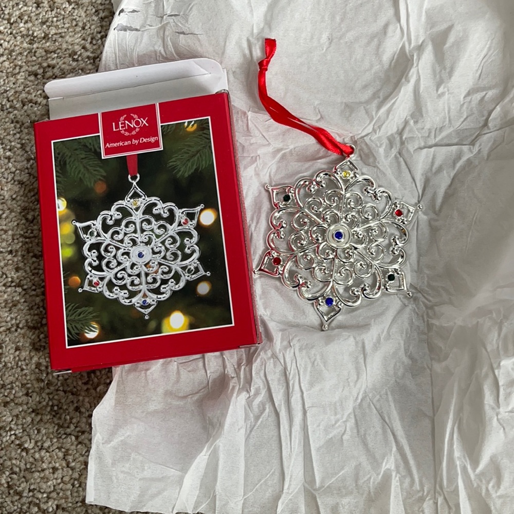 NWT Lenox sparkle and scroll snowflake ornament
